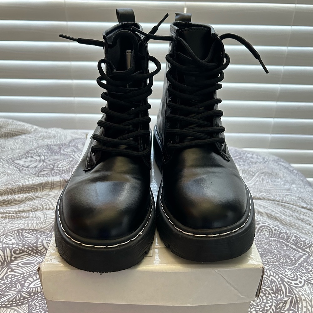 Shein Women Black Minimalist Lace-up Front Boots